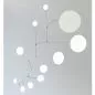 Mobile Preview: Dots (weiß) - Handgefertigtes Mobilé aus poliertem Messing | Kunstbaron