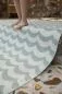 Preview: Traditionell gewebter Plastikläufer „Ocean“ mit Wellenmuster (Grün) | Kunstbaron