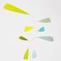 Preview: Kunstvolles Mobile "Swing" (grün) mit flügelförmigen Elementen (80 x 80 cm)