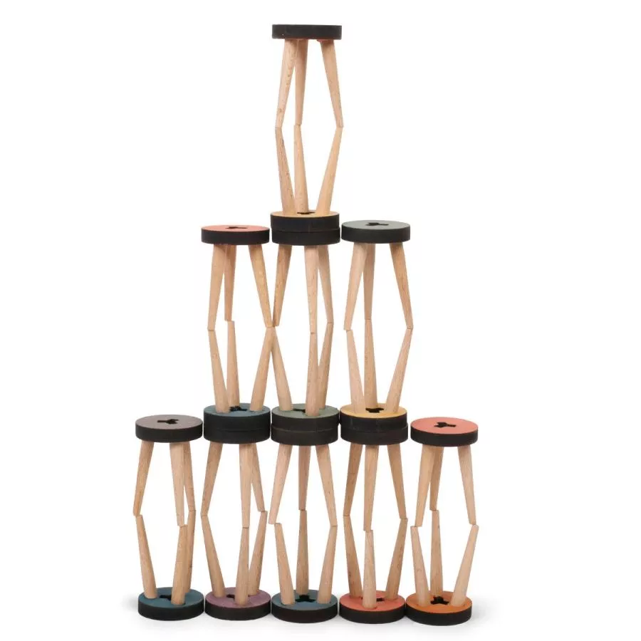 Balance- und Stapelspiel mit 20 Hockern aus Holz