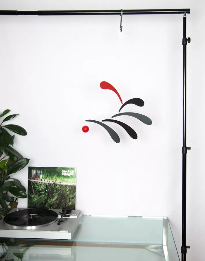Mobile Flowing Rhythm (Red) by Flensted Mobiles | Kunstbaron