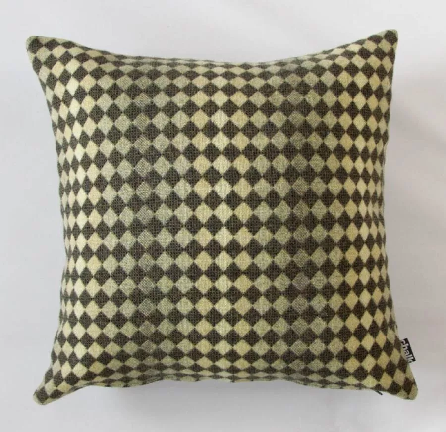 Chequer cushion woven of 100 % Merino lambswool | Kunstbaron