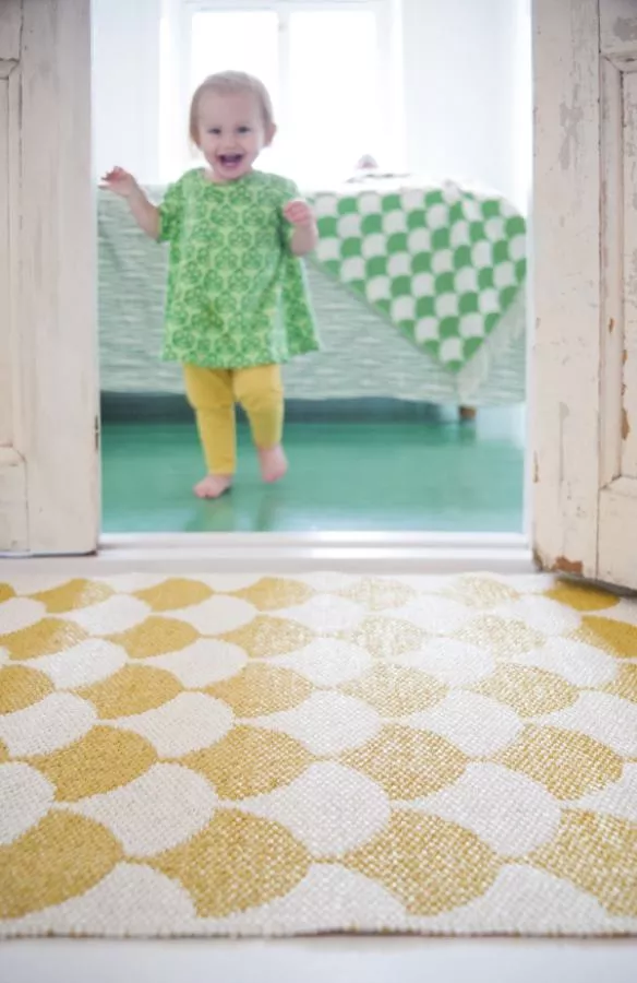Läufer bzw. Teppich „Gerda“ (Gelb) aus gewebter Plastikfolie | Kunstbaron