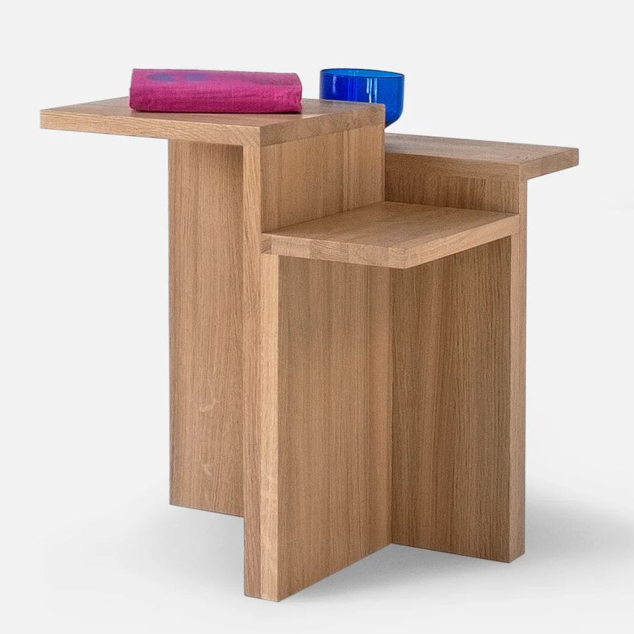 Geometrically Designed Side Table "Plateau Massif" made of Oak Wood (40 x 40 cm)