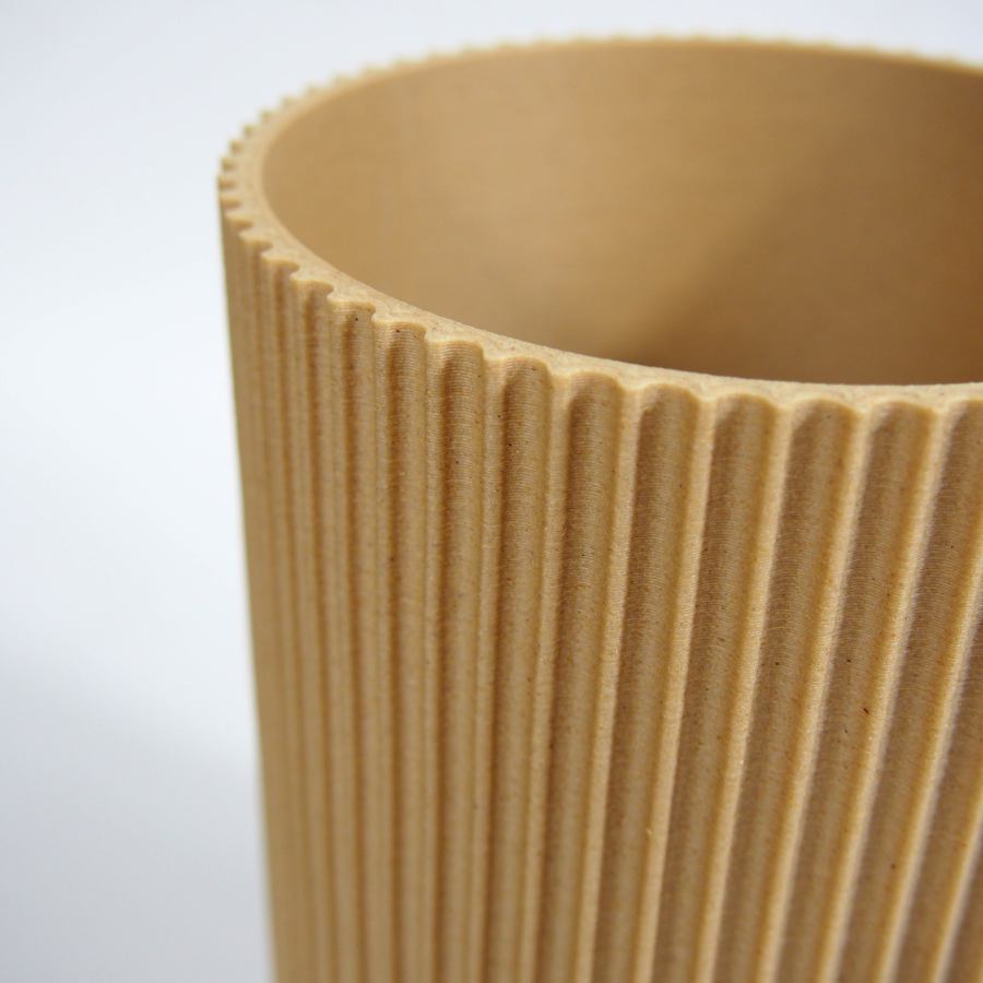 Nachhaltige Design-Blumenvase mit Rillenstruktur Ø 11 cm
