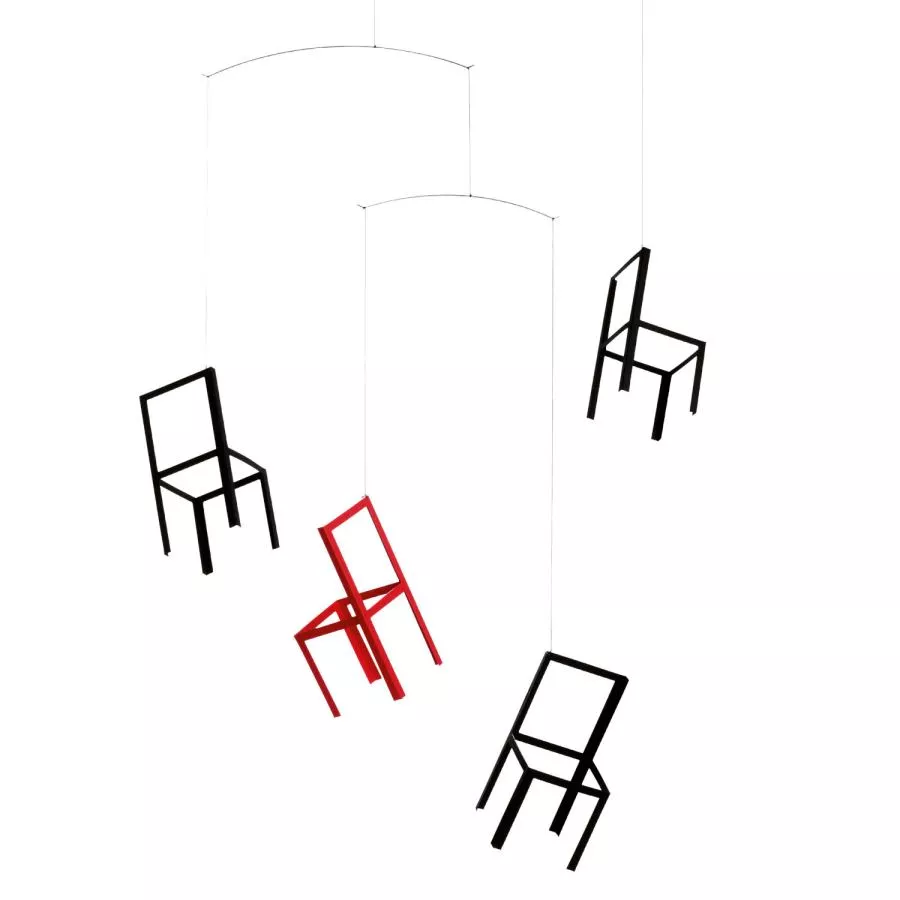 Dekoratives Mobile "Flying Chairs" mit schwebenden Stühlen (55 x 40 cm)