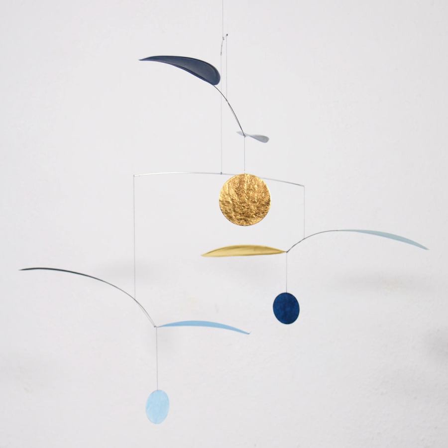 Kunst-Mobile "Wipp" Grau/Meergrün-Gold in mehrstufigem Arrangement (40 x 65 cm)