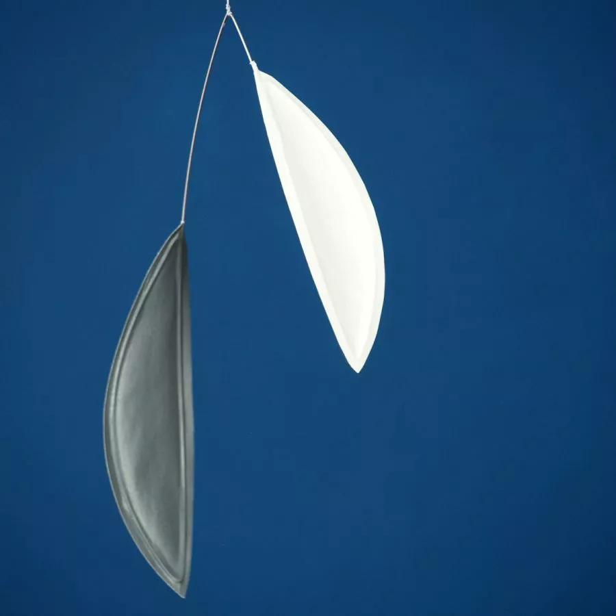 Handbemaltes Design-Mobile "Swipp" – Grau / Beige mit Blattgold (60 x 60 cm)