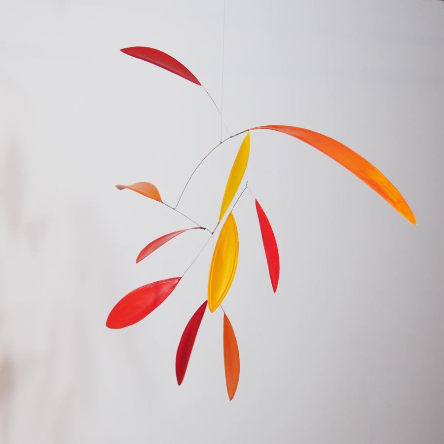 Großes Kunst-Mobile "Red Leaf" mit blattförmigen Elementen (80 x 60 cm)