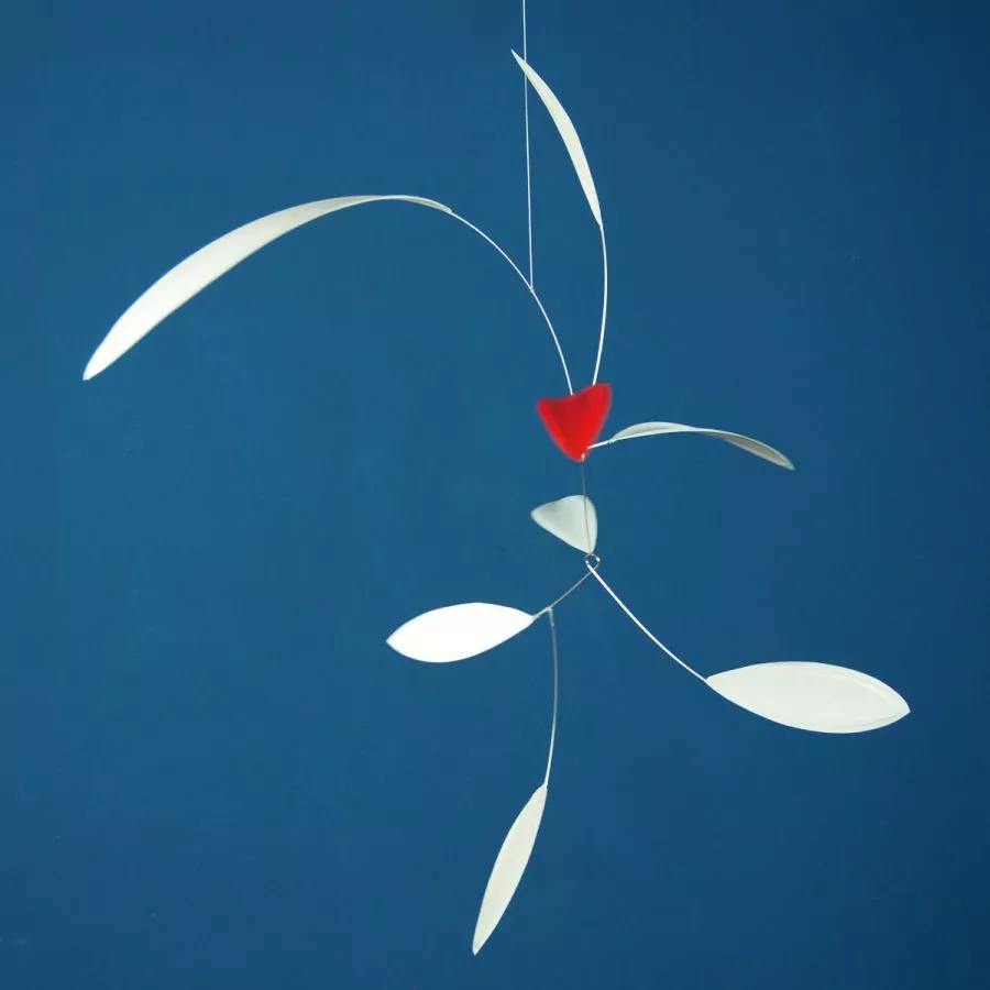 Zartes blattförmiges Mobile "Little Leaf" in Grau, handgefertigt (60 x 50 cm)