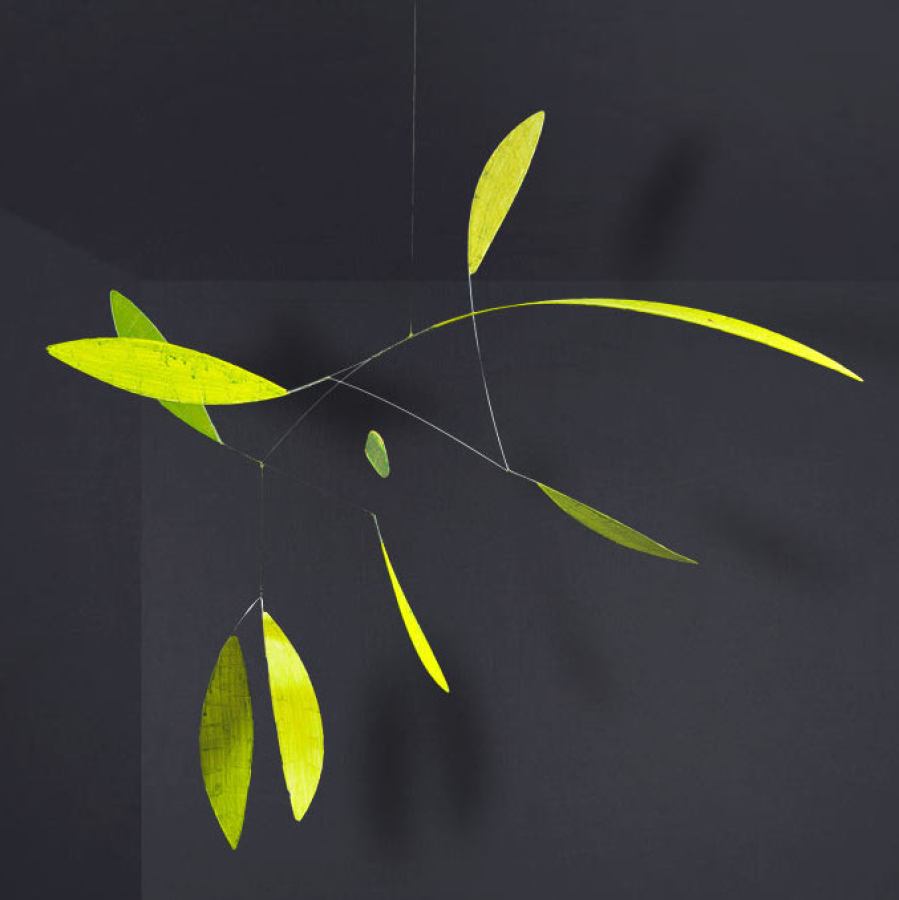 Großes Kunst-Mobile "Green Leaf" mit blattförmigen Elementen (80 x 60 cm)