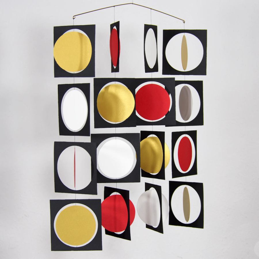 Design-Mobile "16" mit farbigen Kreisen und Quadraten (42 x 44 cm)