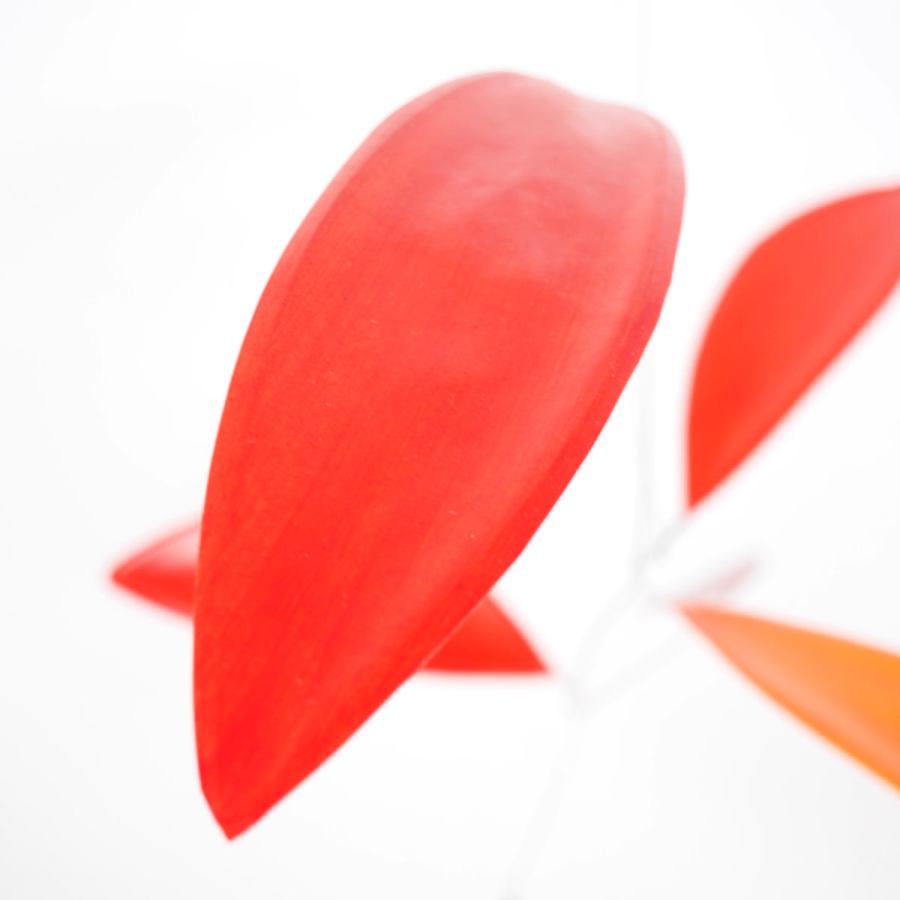 Zartes blattförmiges Mobile "Little Leaf" Rot, handgefertigt (50 x 50 cm)