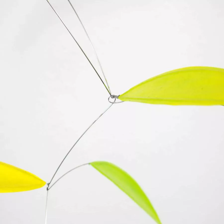 Zartes blattförmiges Mobile "Little Green Leaf", handgefertigt (50 x 50 cm)