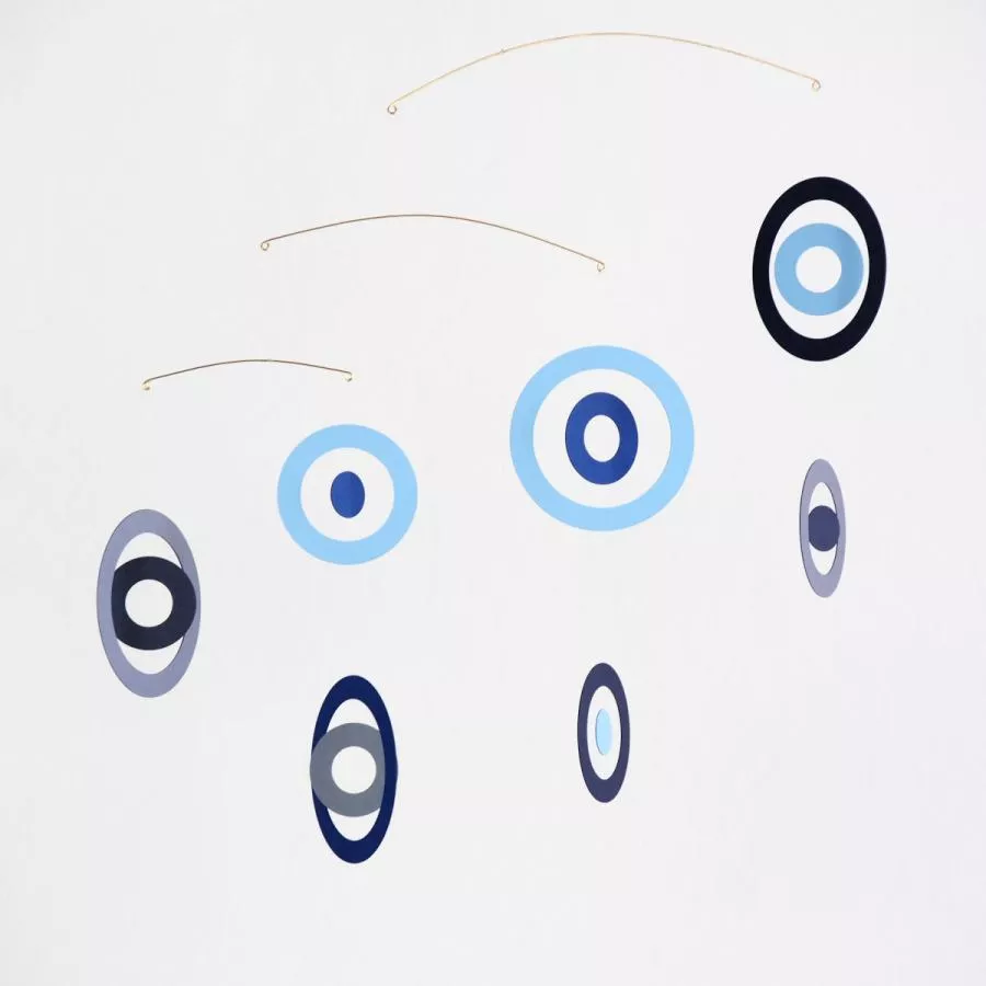 Charmantes Mid Century-Mobile "Bubbles" (Blau) mit konzentrischen Ringen (45 x 45 cm)