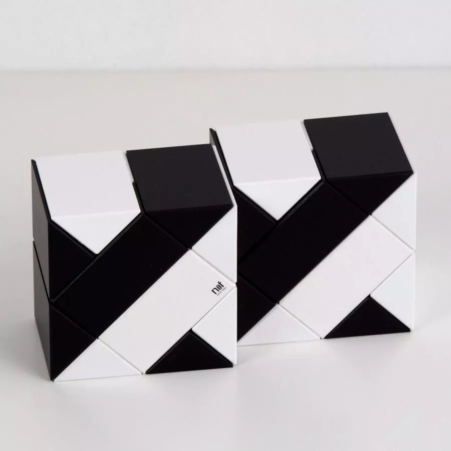 Ponte (Black / White) – Original Construction Game by Naef, made of Wood