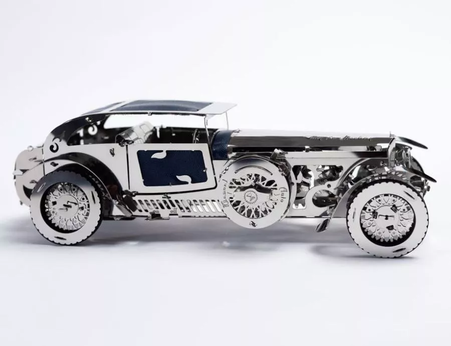 Roadster – Premium-Automodell mit Motor und vielen Funktionen als Bausatz