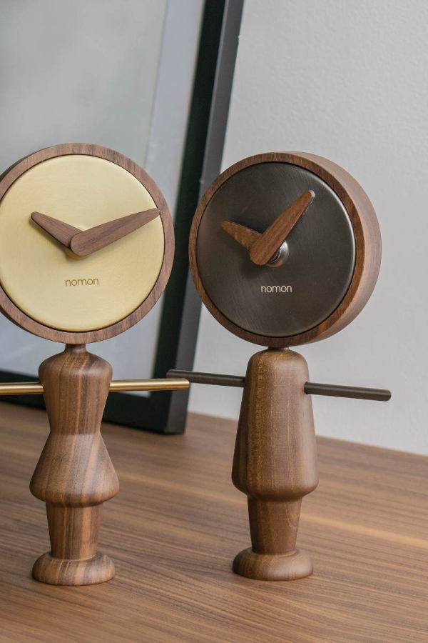 Charming Design Table Clocks "Nena & Nene" made of Walnut or Oak Ø 10 cm