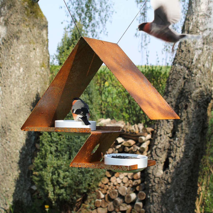Hängende zweistöckige Vogeltränke aus Corten-Stahl oder Edelstahl mit Porzellanschalen