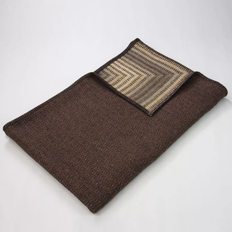 Brown pattern: Nimbus throw woven of 100 % Merino lambswool | Kunstbaron