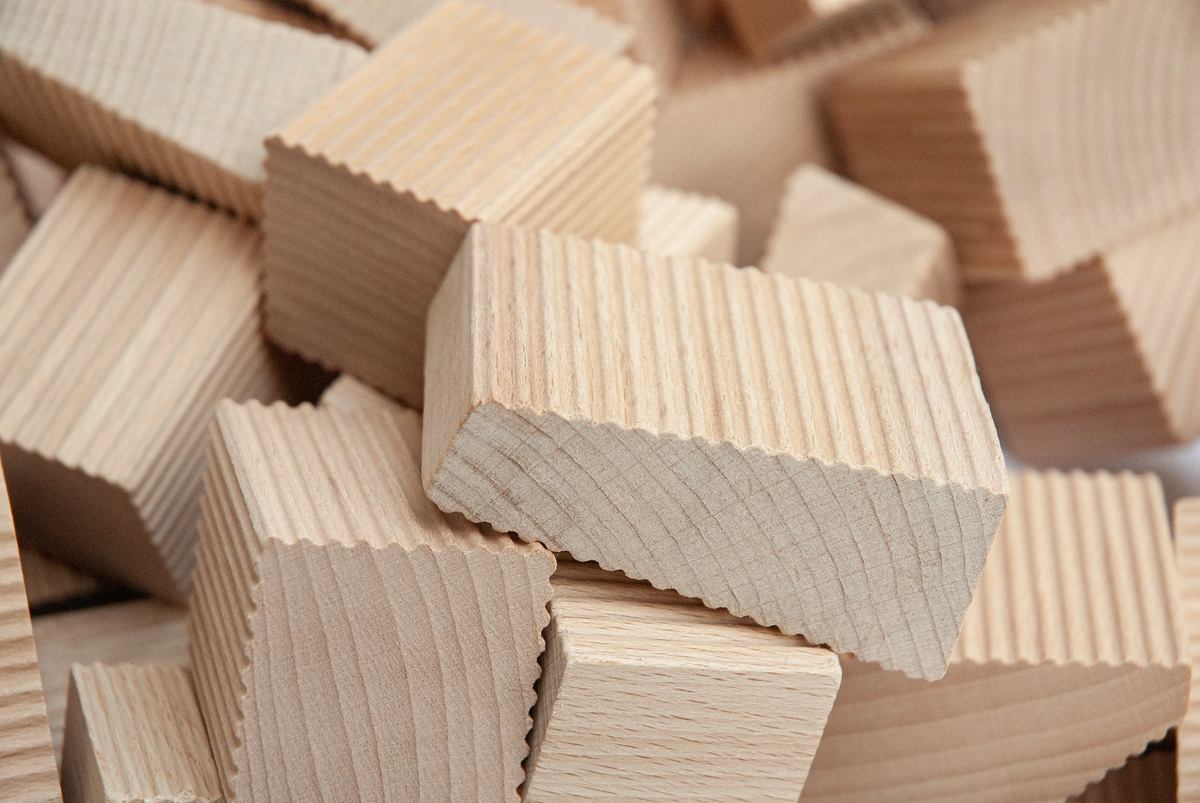 The wooden blocks are grooved for easier stacking