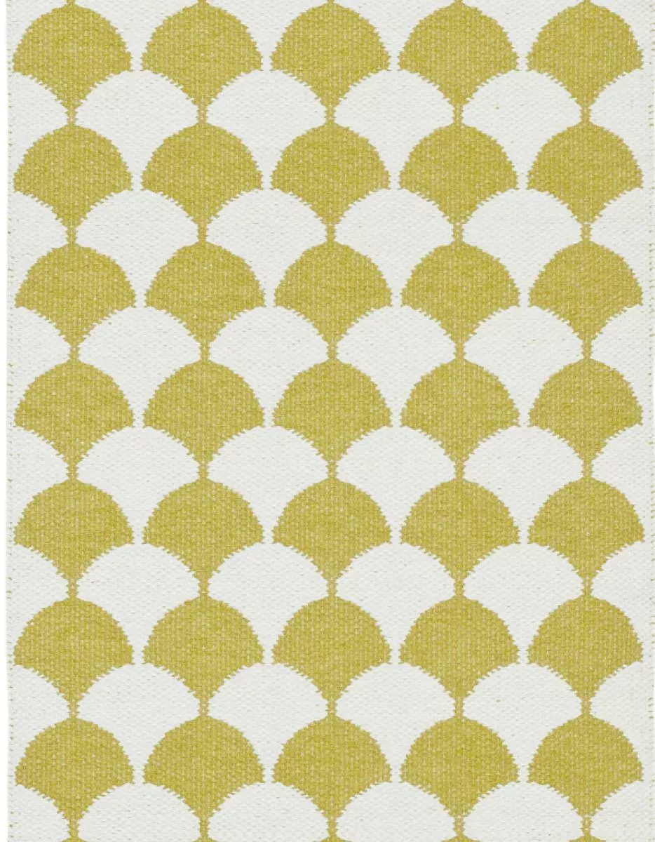 Swedish rug „Gerda“ (yellow) woven from plastic foil | Kunstbaron