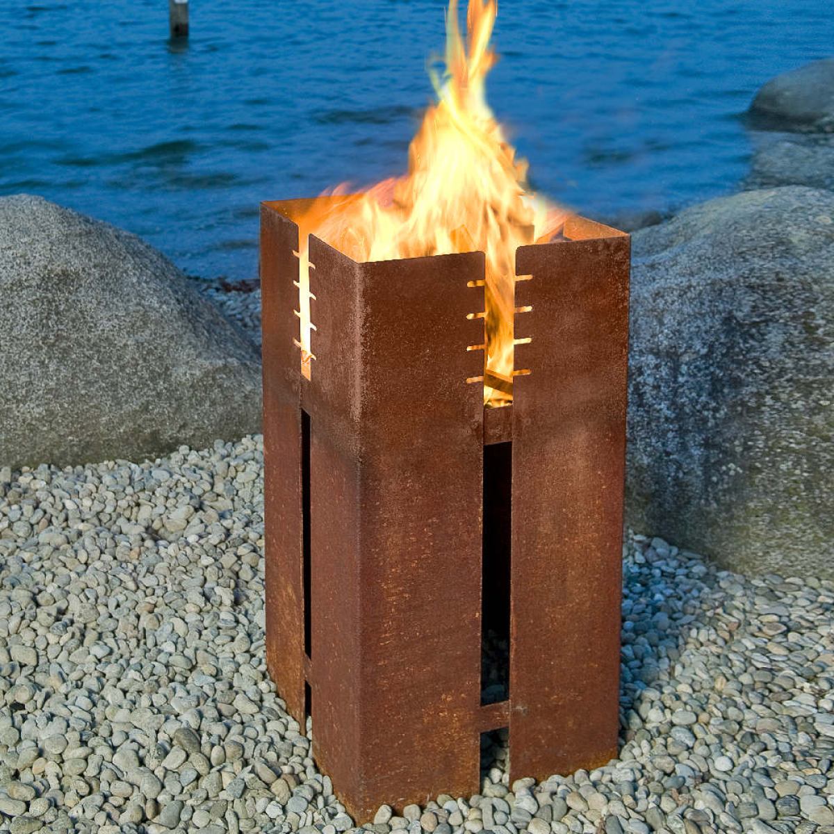 Aufrechter Feuerkorb aus wetterfestem Stahl mit Grillfunktion