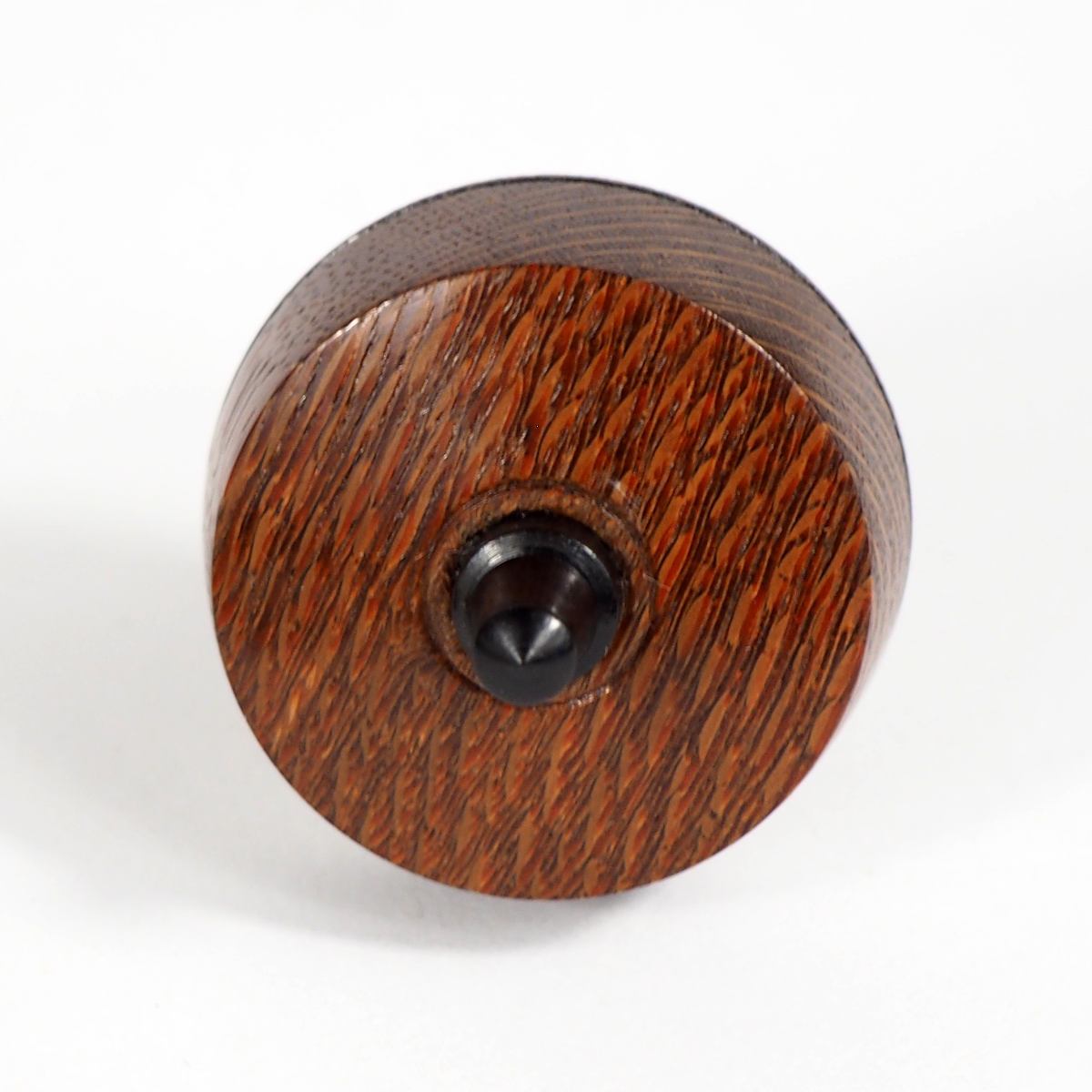 Kunstvoller handgearbeiteter Kreisel aus Perlholz mit Messing-Einlage