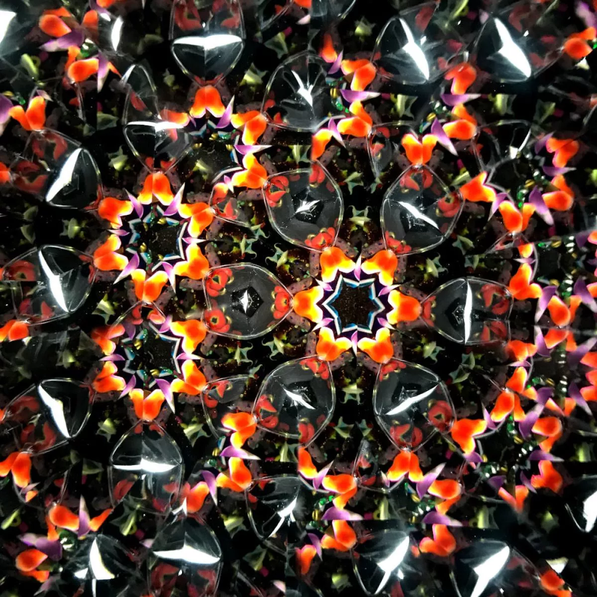 Liquid R – Handgefertigtes Kaleidoskop aus Messing mit Ölkammer