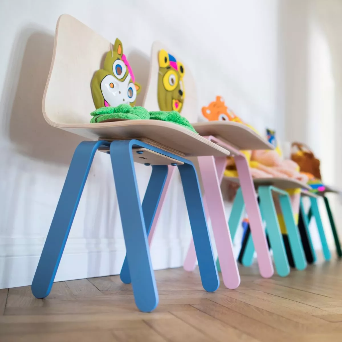Kleiner Oldschool-Kinderstuhl für 2- bis 6-Jährige