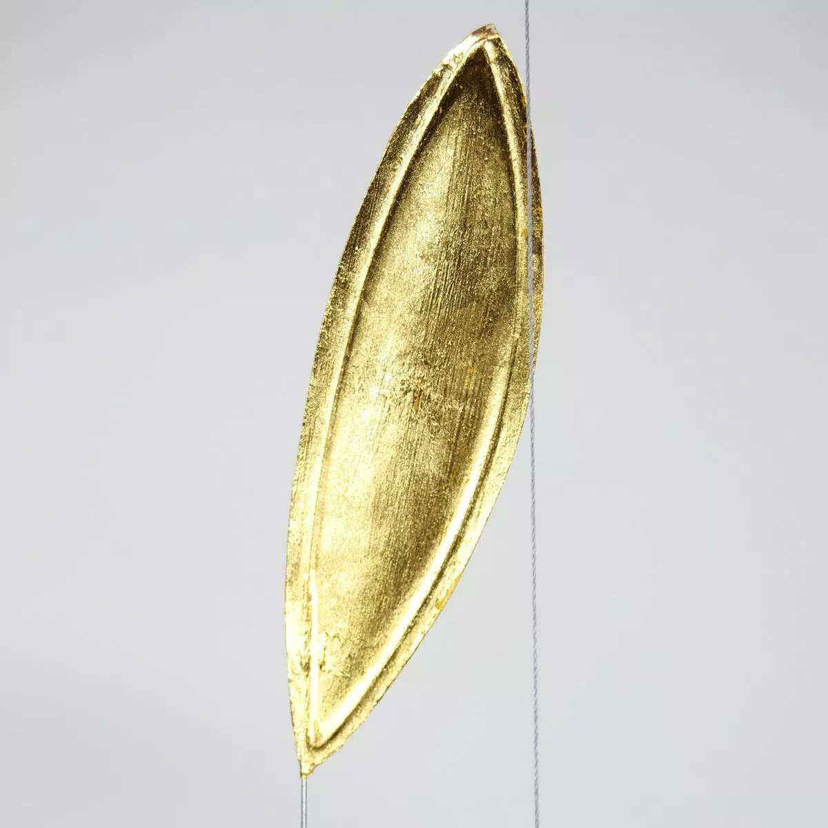Zartes blattförmiges Mobile "Little Leaf" in Gold, handgefertigt (60 x 50 cm)