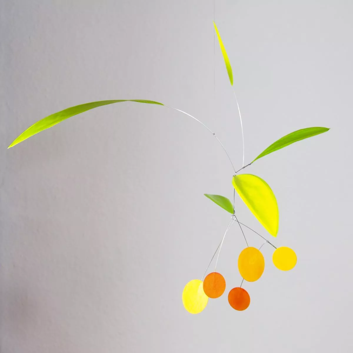 Federleichtes Mobile "Sine" mit floraler Anmutung (50 x 50 cm)