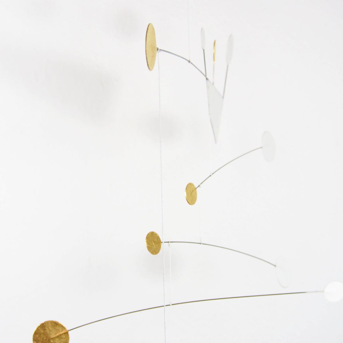 Buntes Kunst-Mobile "Anni" (weiß) aus Japan-Papier mit Blattgold (50 x 50 cm)