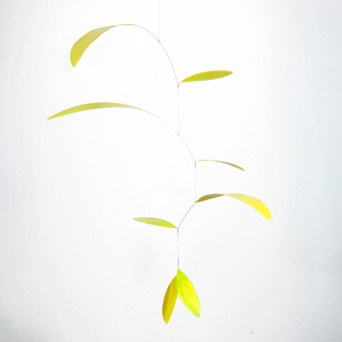 Handpainted Art Mobile "Swipp" – Lemon (60 x 60 cm)