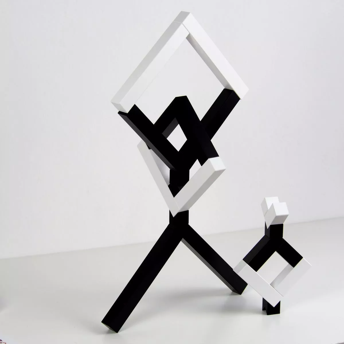 Angular (Schwarz-Weiß) – Originales Naef-Spiel aus Holz für kreative Konstruktionen