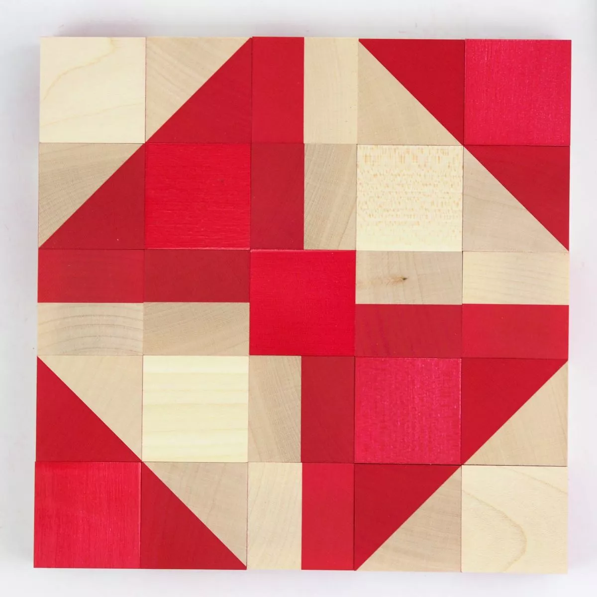 Ornabo – Originales Naef-Spiel aus Holz mit zweifarbigen Mosaiksteinen