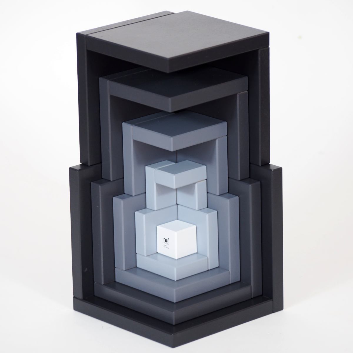 Cella (Grau) – Originales Naef-Spiel aus Holz für kreative Konstruktionen