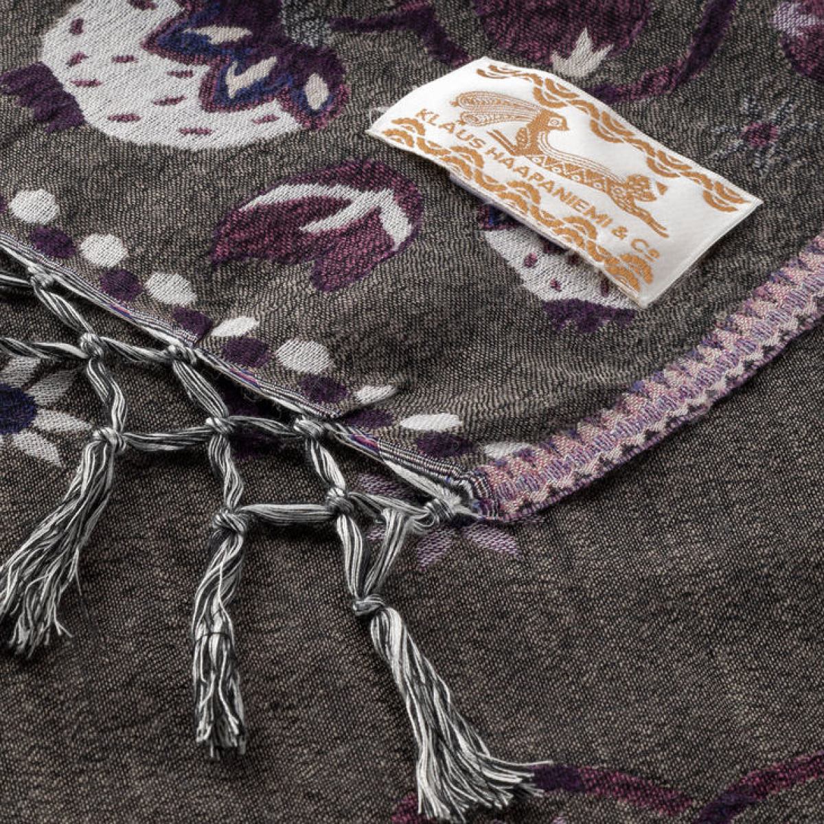 Gewebtes Halstuch mit Hasen-Motiv (violett) aus Wolle und Seide (150 x 150 cm)