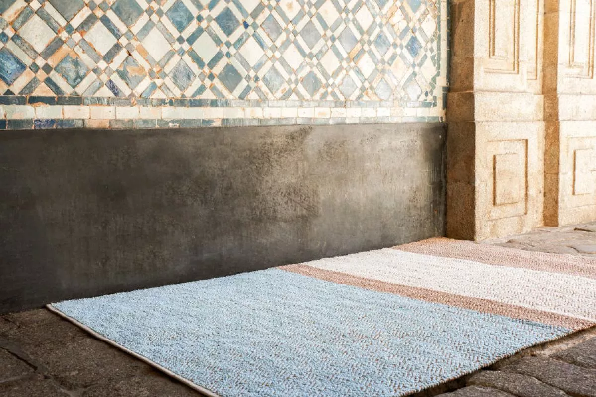 Handgewebter Teppich Perito aus Kork und Baumwolle | Kunstbaron