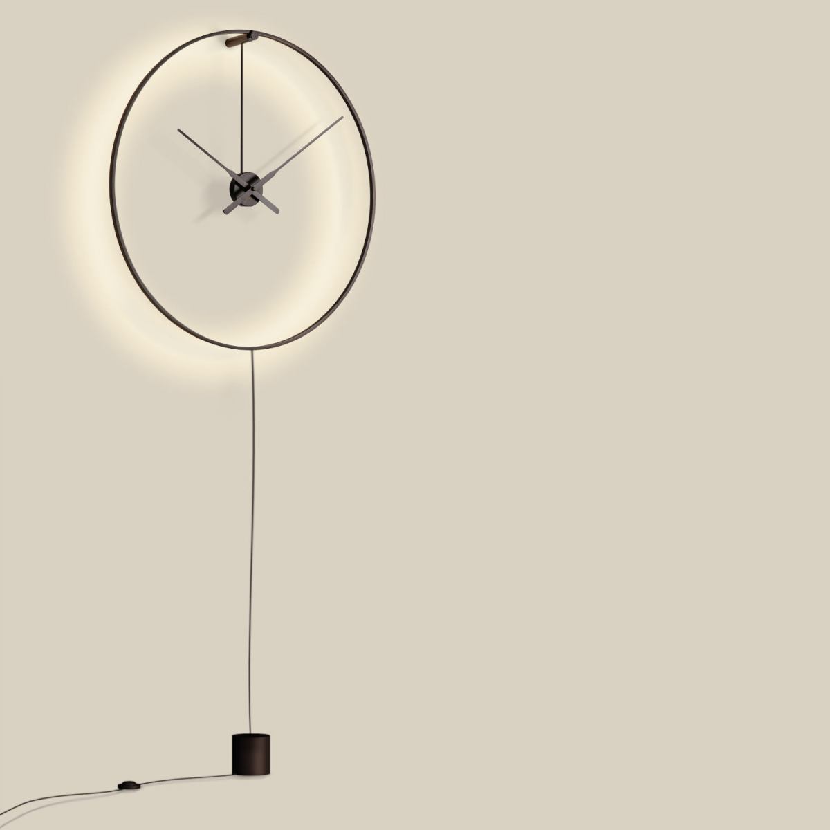 Exklusive Design-Wanduhr / Wandleuchte mit LED-Ring
